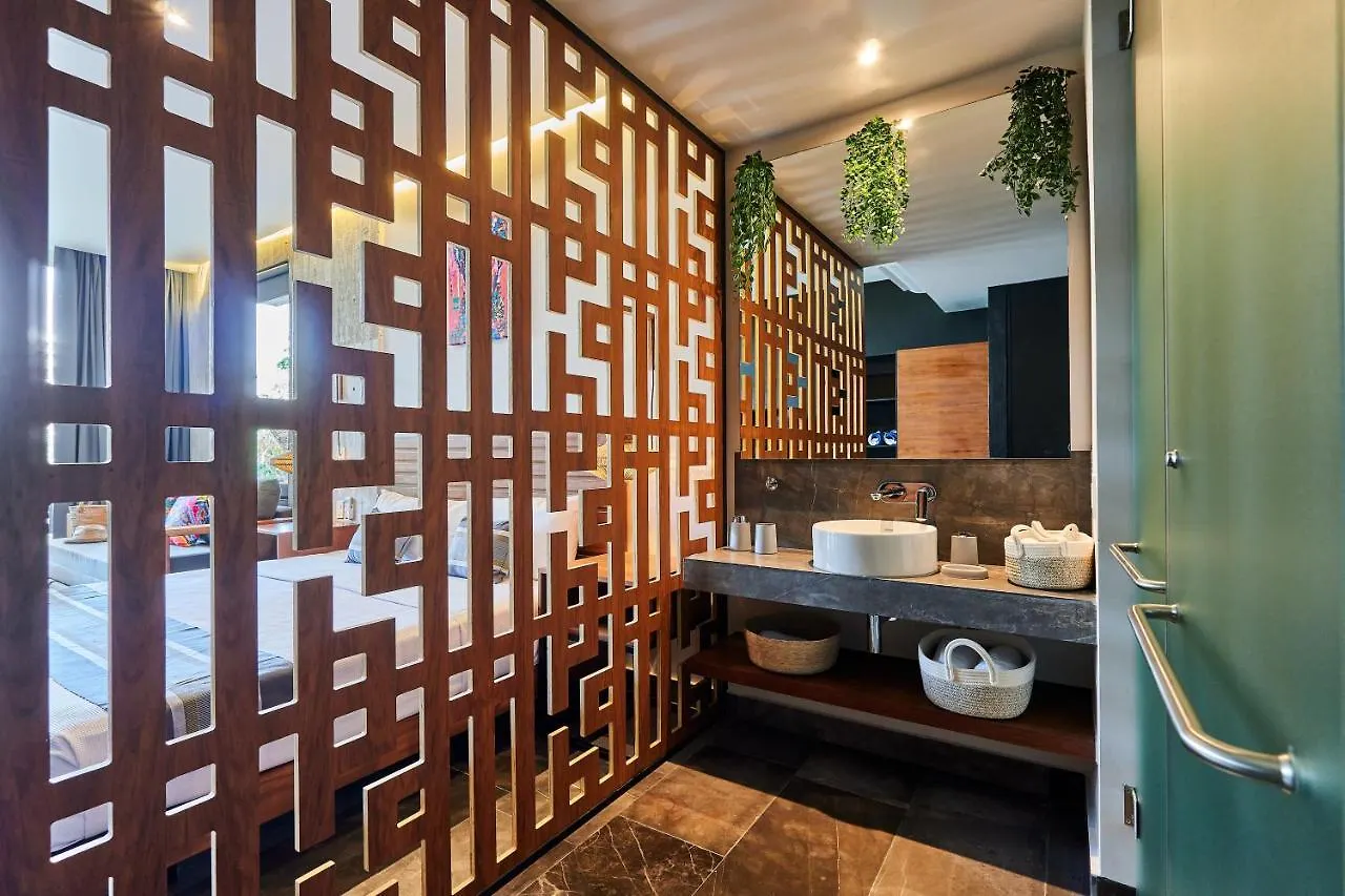 James Bond - Centric Studio & Private Plunge Pool & Beach Club Access Tulum